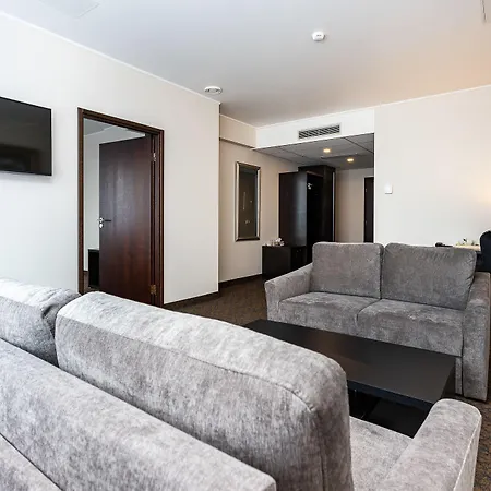 Hotel Adoryal 4*