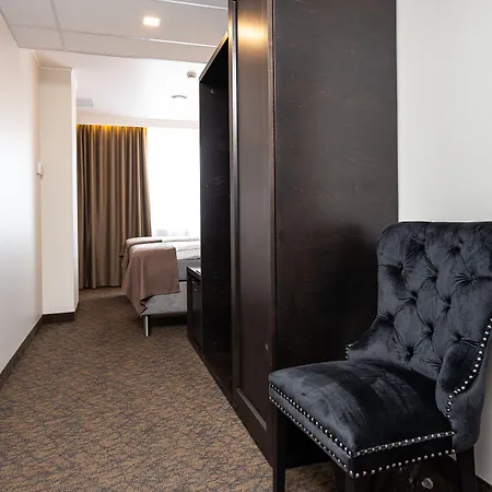 Hotel Adoryal 4*